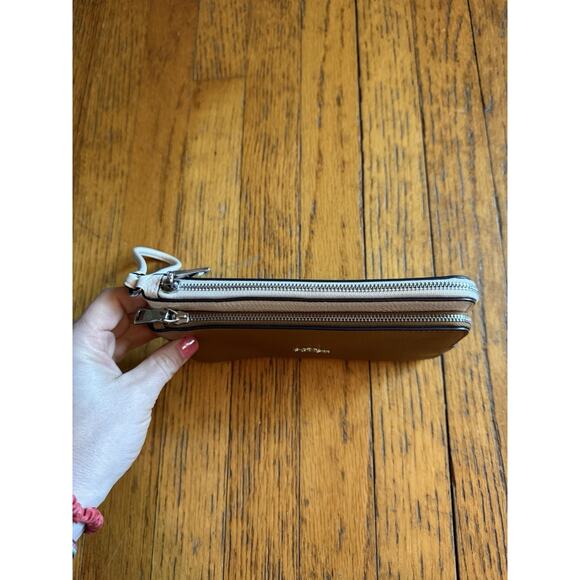 Coach Large Corner Zip Wristlet CU797 Brown And Ivory Signature Canvas NWT - Picture 3 of 6